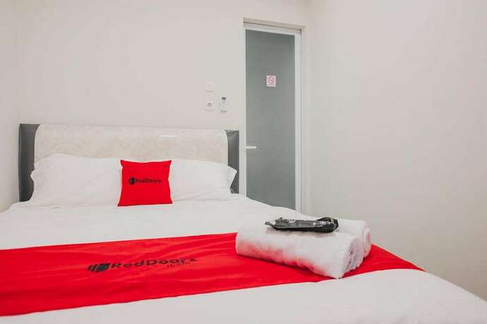 Imagen de la habitación del Hotel Reddoorz Plus Near Soekarno Hatta Airport Taman Mahkota. Foto 17