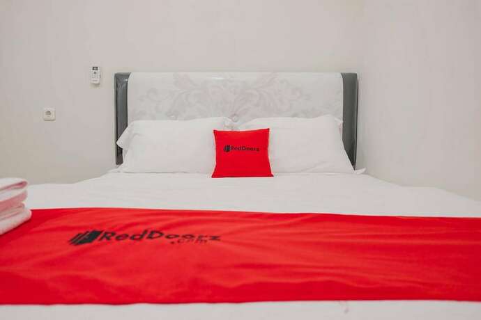 Imagen general del Hotel Reddoorz Plus Near Soekarno Hatta Airport Taman Mahkota. Foto 14