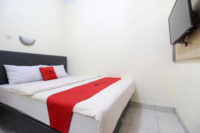 Imagen de la habitación del Hotel Reddoorz Plus Near Stadion Mandala Krida. Foto 10