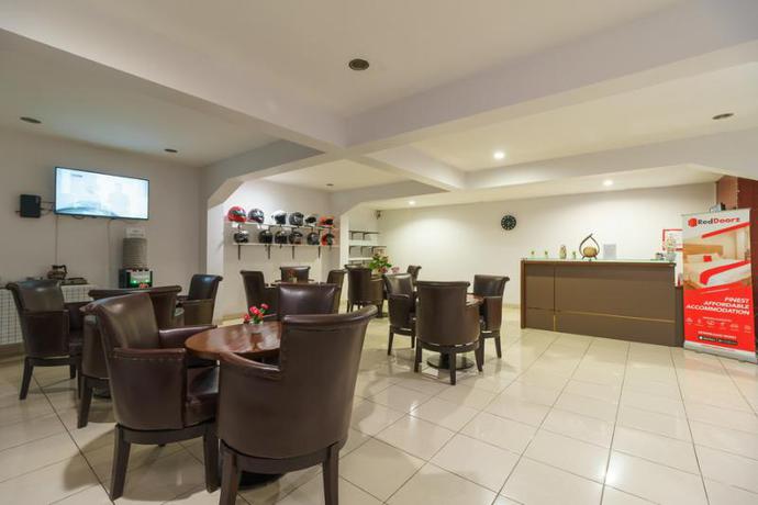 Imagen del bar/restaurante del Hotel Reddoorz Plus Near Sukajadi 2. Foto 6