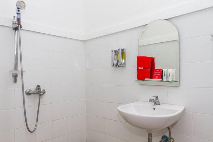 Imagen de la habitación del Hotel Reddoorz Plus Near Sukajadi 2. Foto 15