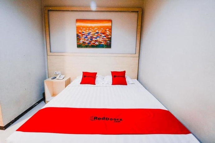 Imagen de la habitación del Hotel Reddoorz Plus Near Sultan Hasanuddin Airport. Foto 3