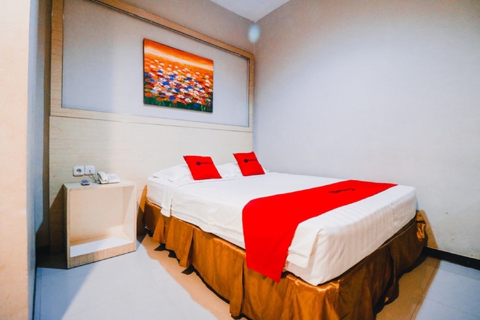 Imagen general del Hotel Reddoorz Plus Near Sultan Hasanuddin Airport. Foto 1