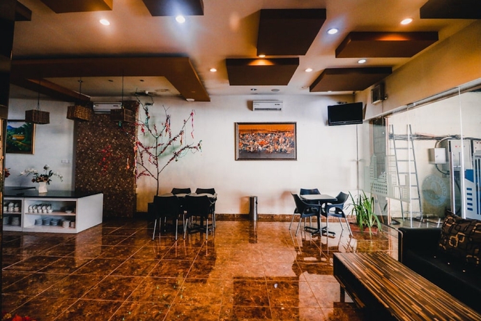 Imagen de los interiores del Hotel Reddoorz Plus Near Sultan Hasanuddin Airport. Foto 11