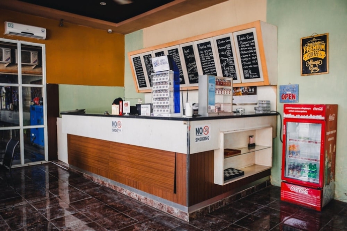 Imagen de los interiores del Hotel Reddoorz Plus Near Sultan Hasanuddin Airport. Foto 12