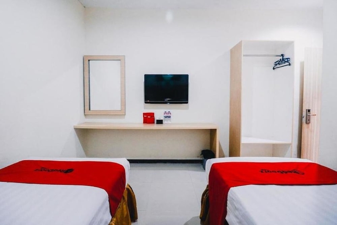 Imagen de la habitación del Hotel Reddoorz Plus Near Sultan Hasanuddin Airport. Foto 7