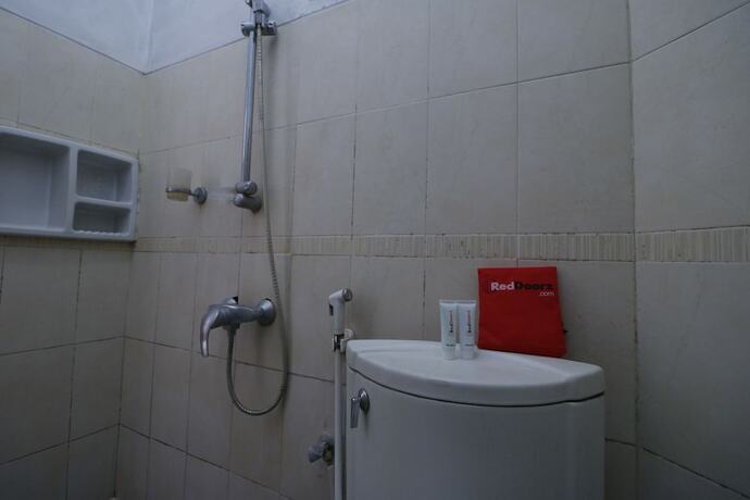 Imagen general del Hotel Reddoorz Plus Near Undip Tembalang. Foto 11