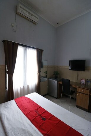 Imagen de la habitación del Hotel Reddoorz Plus Near Undip Tembalang. Foto 19