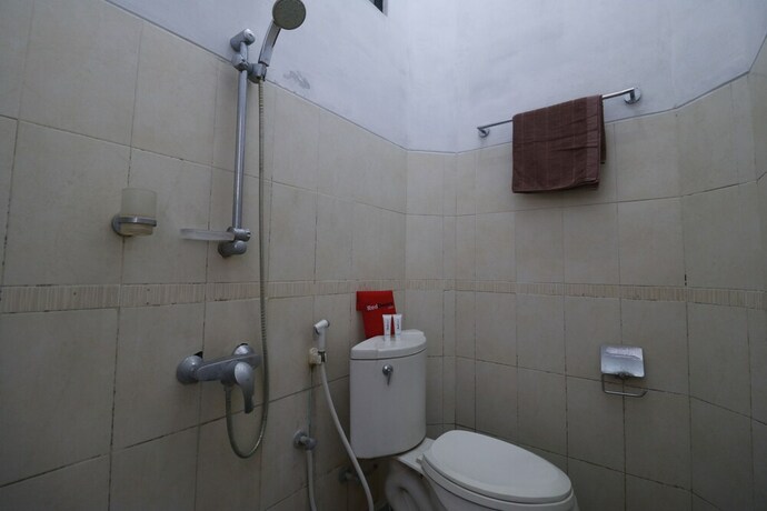 Imagen de la habitación del Hotel Reddoorz Plus Near Undip Tembalang. Foto 25