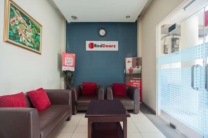 Imagen general del Hotel Reddoorz Plus Near Universitas Indonesia. Foto 4