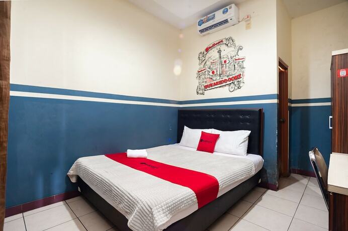 Imagen de la habitación del Hotel Reddoorz Plus Near Universitas Indonesia. Foto 19