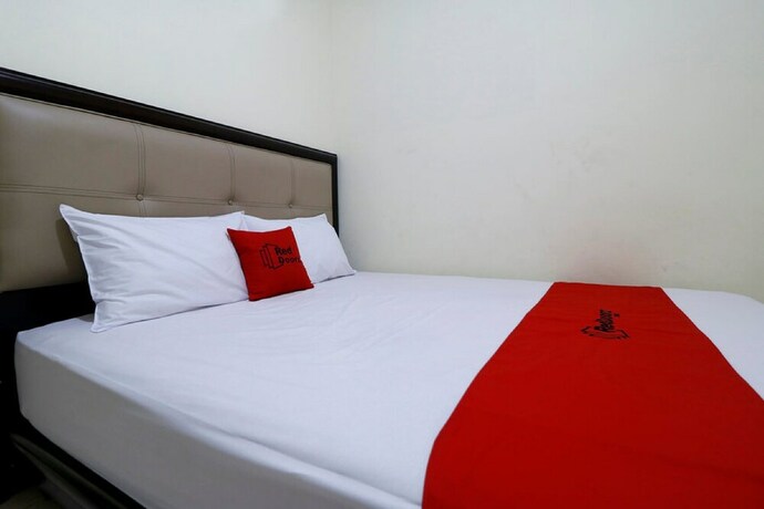 Imagen de la habitación del Hotel Reddoorz Plus Near Universitas Indonesia. Foto 20