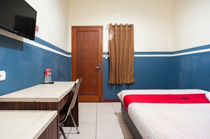Imagen de la habitación del Hotel Reddoorz Plus Near Universitas Indonesia. Foto 21
