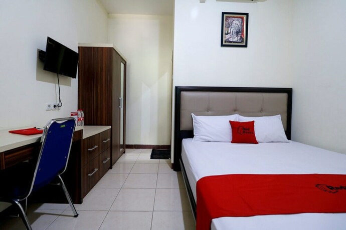 Imagen de la habitación del Hotel Reddoorz Plus Near Universitas Indonesia. Foto 22