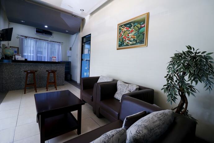 Imagen de los interiores del Hotel Reddoorz Plus Near Universitas Indonesia. Foto 36
