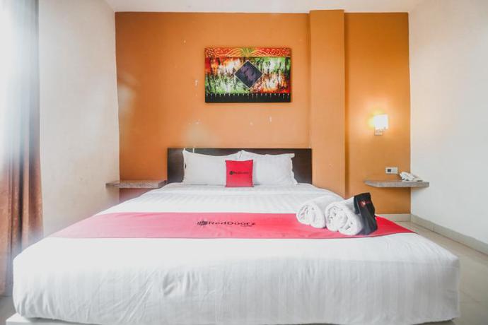 Imagen de la habitación del Hotel Reddoorz Plus Near Universitas Negeri Makassar. Foto 9