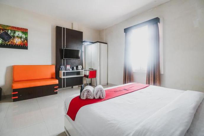 Imagen de la habitación del Hotel Reddoorz Plus Near Universitas Negeri Makassar. Foto 16