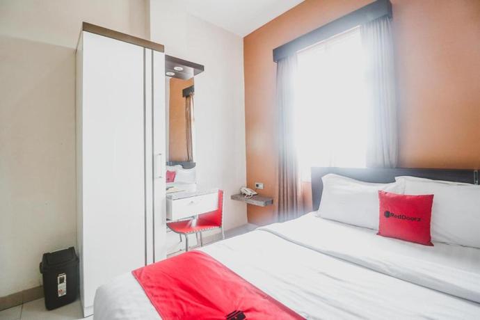 Imagen de la habitación del Hotel Reddoorz Plus Near Universitas Negeri Makassar. Foto 18