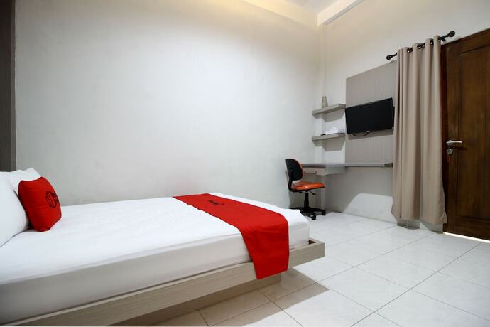 Imagen de la habitación del Hotel Reddoorz Plus Near Upn Jogjakarta 2. Foto 17