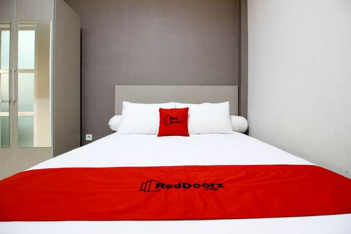 Imagen de la habitación del Hotel Reddoorz Plus Near Upn Jogjakarta 2. Foto 21