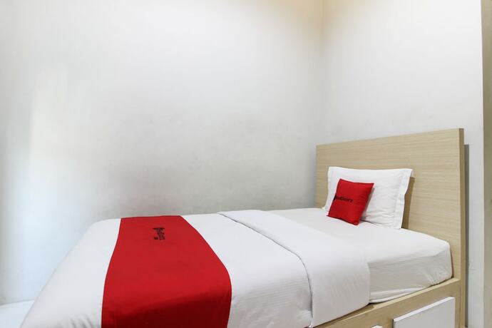 Imagen de la habitación del Hotel Reddoorz Plus Near Upn Jogjakarta 2. Foto 22