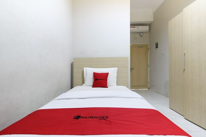 Imagen de la habitación del Hotel Reddoorz Plus Near Upn Jogjakarta 2. Foto 27