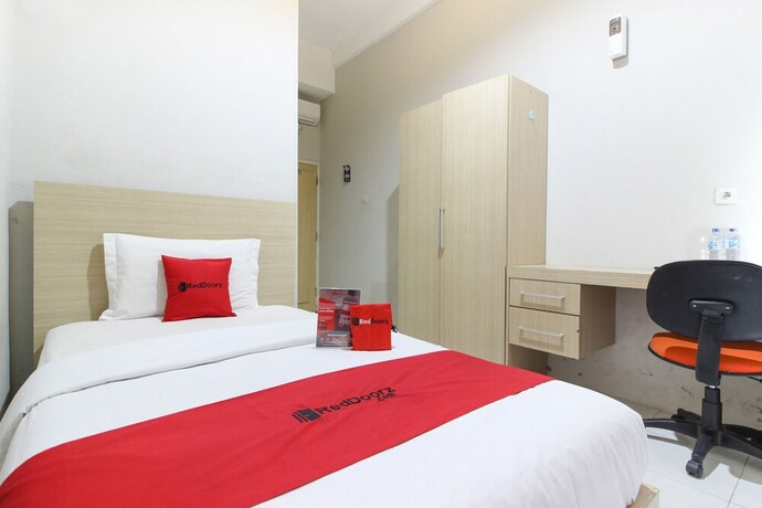 Imagen de la habitación del Hotel Reddoorz Plus Near Upn Jogjakarta 2. Foto 28