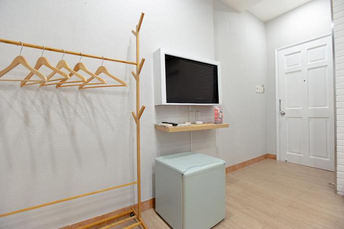 Imagen de la habitación del Hotel Reddoorz Plus @ Nguyen Thi Thap Street. Foto 6