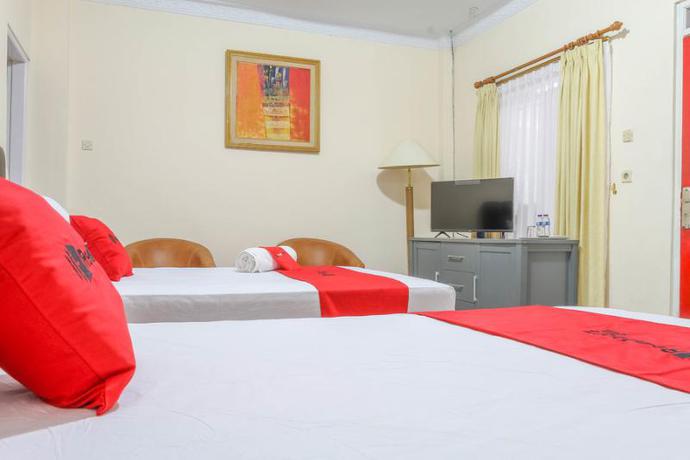 Imagen de la habitación del Hotel Reddoorz Plus @ Otista Garut. Foto 12