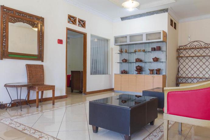 Imagen de los interiores del Hotel Reddoorz Plus @ Otista Garut. Foto 20