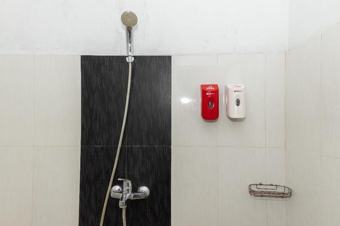 Imagen de la habitación del Hotel Reddoorz Plus @ Paal 2 Manado. Foto 11