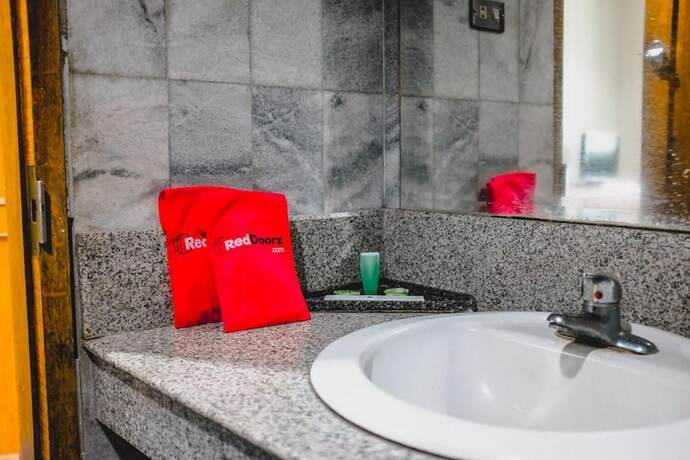 Imagen general del Hotel Reddoorz Plus @ Permata Alam. Foto 8