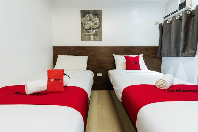 Imagen de la habitación del Hotel Reddoorz Plus @ Poblacion Makati. Foto 11