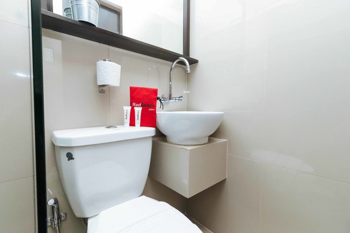 Imagen de la habitación del Hotel Reddoorz Plus @ Poblacion Makati. Foto 13