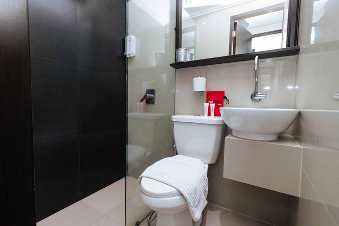 Imagen de la habitación del Hotel Reddoorz Plus @ Poblacion Makati. Foto 14