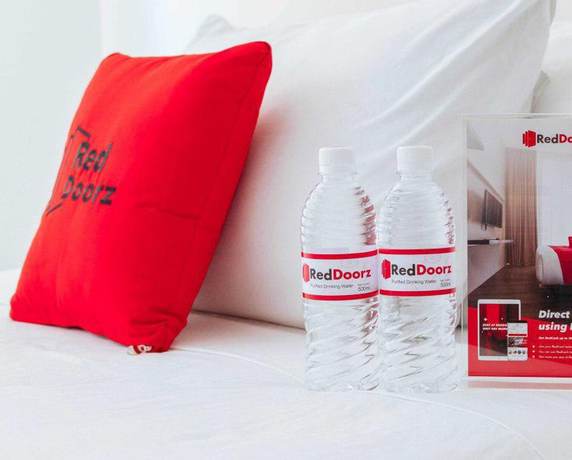 Imagen de la habitación del Hotel Reddoorz Plus @ Poblacion Makati. Foto 19