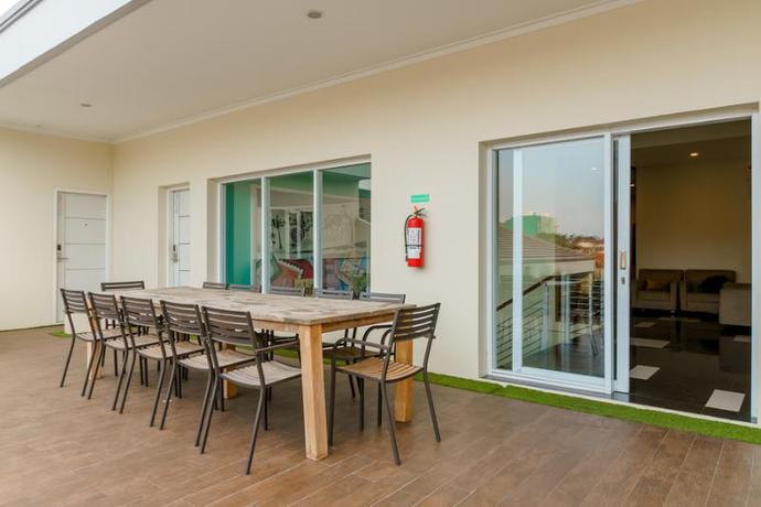 Imagen de los interiores del Hotel Reddoorz Plus @ Point Phila Cihampelas. Foto 18
