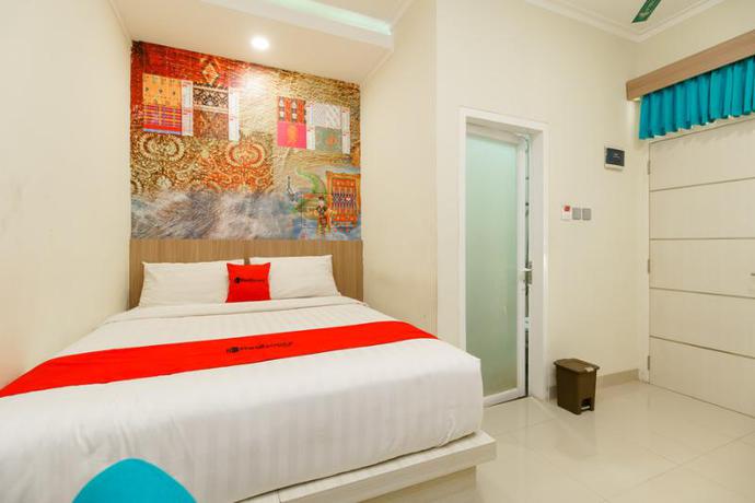 Imagen de la habitación del Hotel Reddoorz Plus @ Point Phila Cihampelas. Foto 11