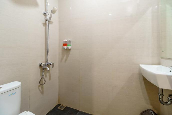 Imagen de la habitación del Hotel Reddoorz Plus @ Point Phila Cihampelas. Foto 13