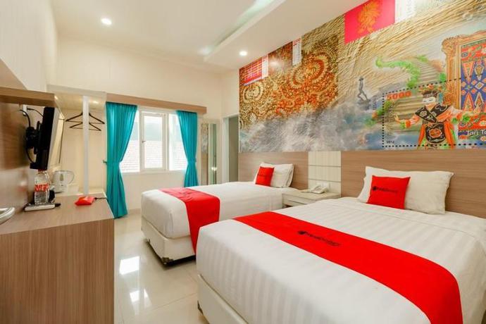 Imagen de la habitación del Hotel Reddoorz Plus @ Point Phila Cihampelas. Foto 15