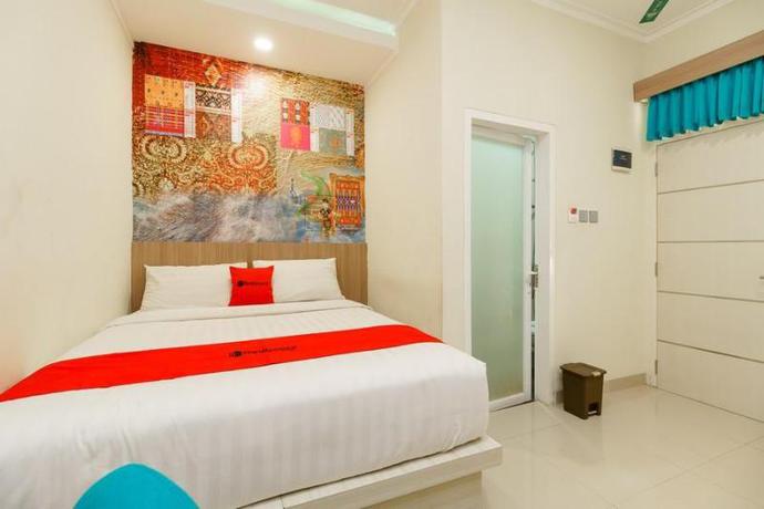Imagen de la habitación del Hotel Reddoorz Plus @ Point Phila Cihampelas. Foto 16