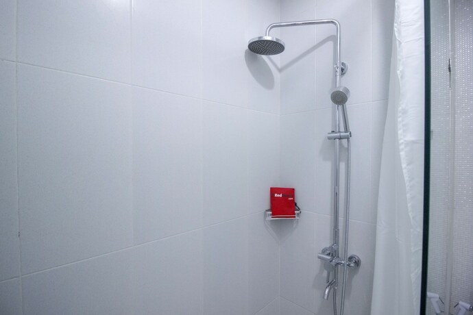 Imagen general del Hotel Reddoorz Plus @ Scbd. Foto 3