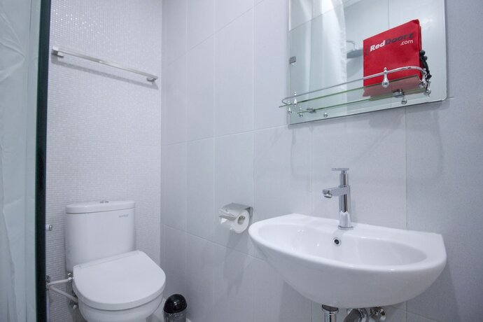 Imagen general del Hotel Reddoorz Plus @ Scbd. Foto 4