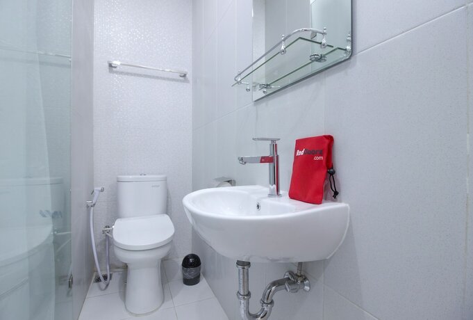 Imagen general del Hotel Reddoorz Plus @ Scbd. Foto 7