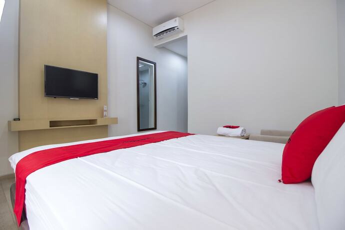 Imagen de la habitación del Hotel Reddoorz Plus @ Scbd. Foto 14