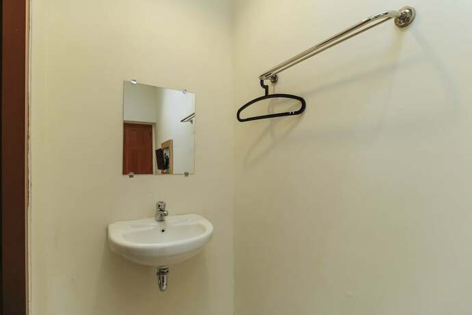 Imagen general del Hotel Reddoorz Plus @ Slamet Riyadi. Foto 1