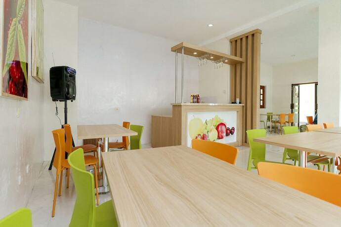 Imagen general del Hotel Reddoorz Plus @ Slamet Riyadi. Foto 7