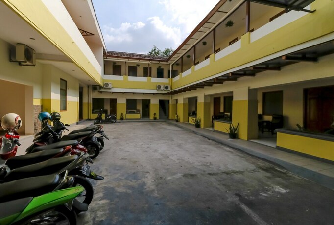 Imagen general del Hotel Reddoorz Plus @ Slamet Riyadi. Foto 10