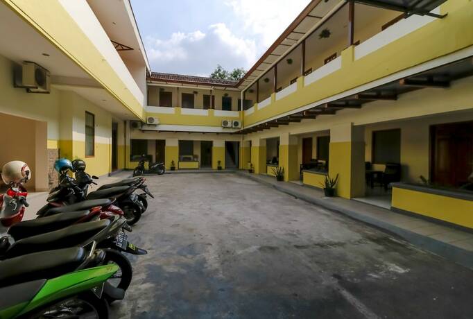 Imagen general del Hotel Reddoorz Plus @ Slamet Riyadi. Foto 12