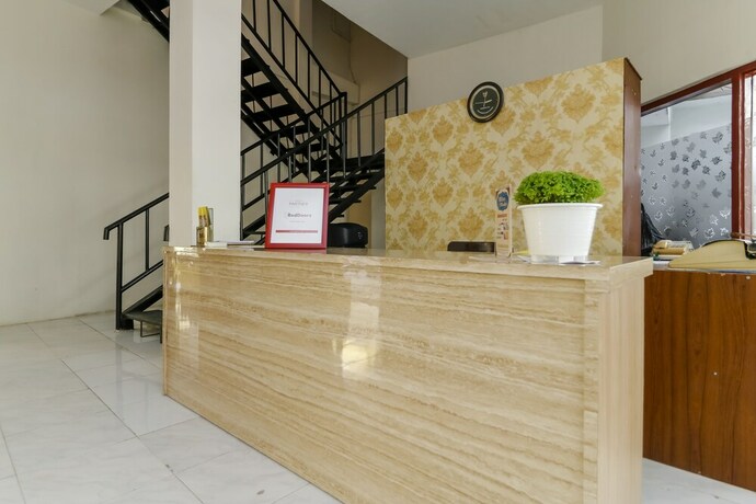Imagen de los interiores del Hotel Reddoorz Plus @ Slamet Riyadi. Foto 23